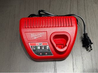 Milwaukee M12 12-Volt Lithium-lon Battery Charger