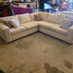 Luxury Cream Sectional Sofa – Modern Elegance