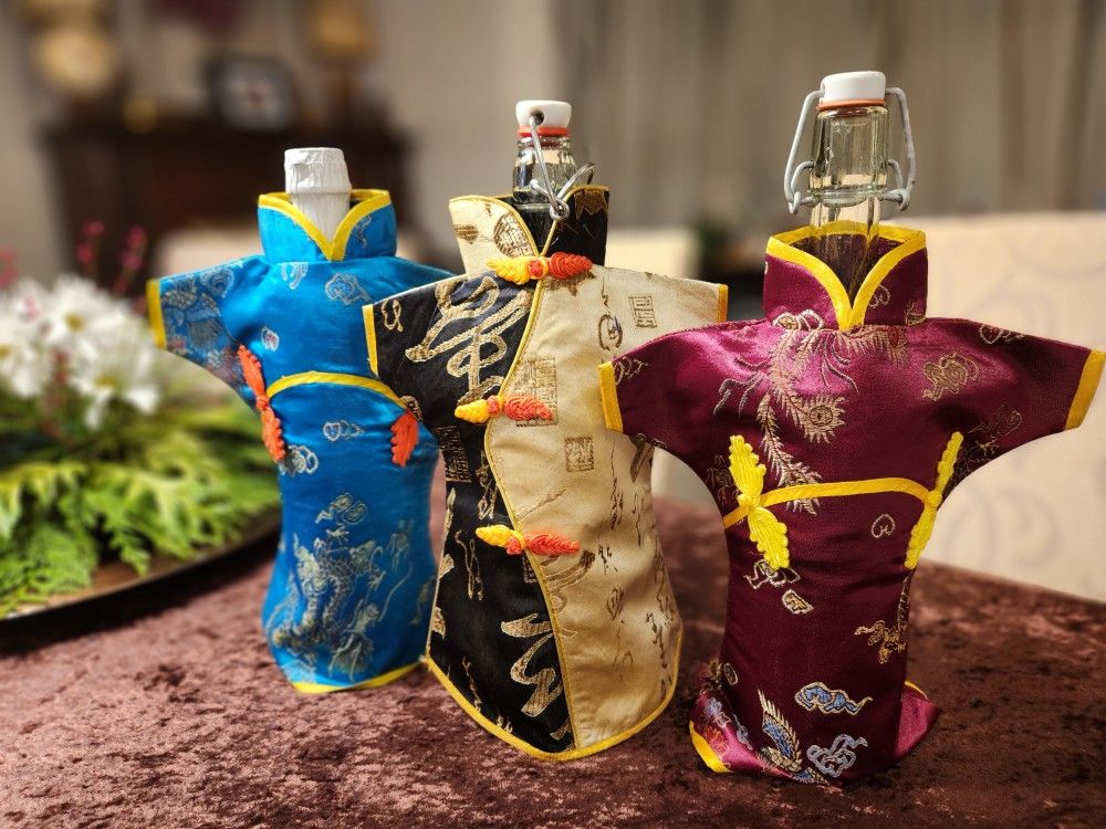 Hosting Gifts - bring a gift to the party, white elephant, Christmas, Hanukah
