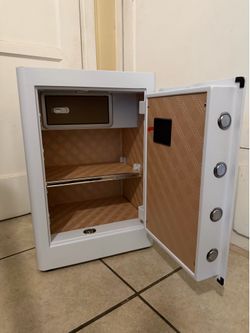 New Tiger King Safe w/ Digital Keypad & Keys – Minor Cosmetic Damage