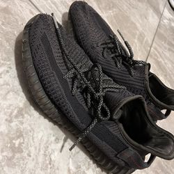 Adidas Yeezy Boost 350 V2 Size Men's US 9.5 USED