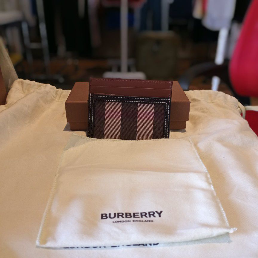 Billetera de Hombre Louis Vuitton & Burberry for Sale in Los Angeles, CA -  OfferUp