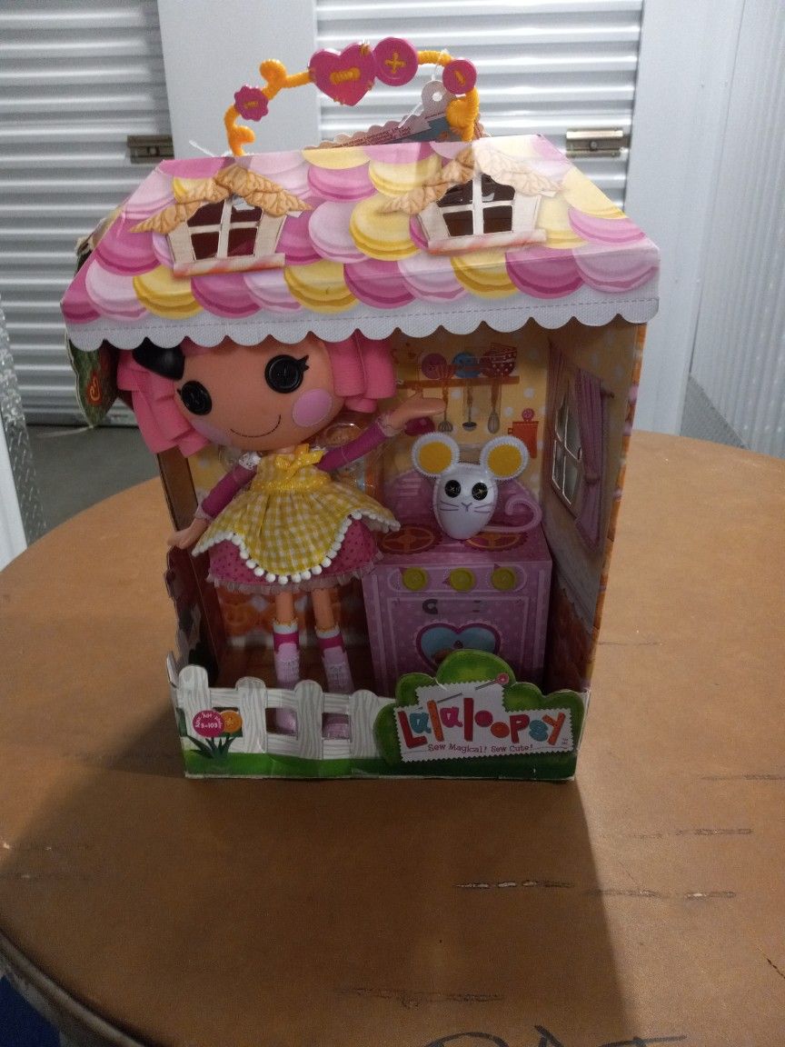 Lalaloopsy Sew Magical! Sew Cute!