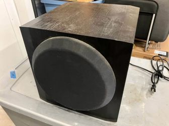 Yamaha Model YST-SW216 45 Watt Powered Subwoofer Home Theater Speaker