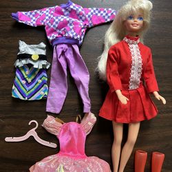 1976 Barbie Platinum Blonde With Blue Eyes And Outfits