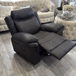 39” Wide Black Leather Manual Recliner