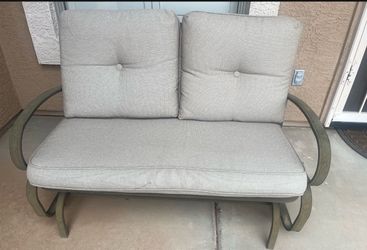 Outdoor patio glider
