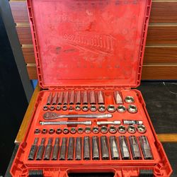 Milwaukee Ratchet & Socket Set