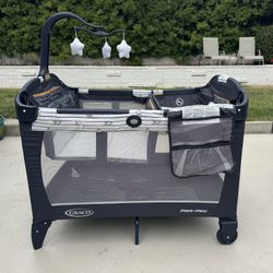 Graco Pack ’n Play with Bassinet & Changing Table