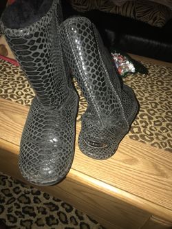 Size 8 woman bear pow