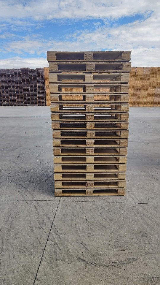 Block Shipping Pallets