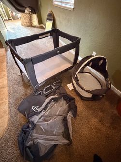 Graco Pack 'n Play with Bassinet and Carry Bag
