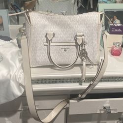 Whit Michael Kors Purse