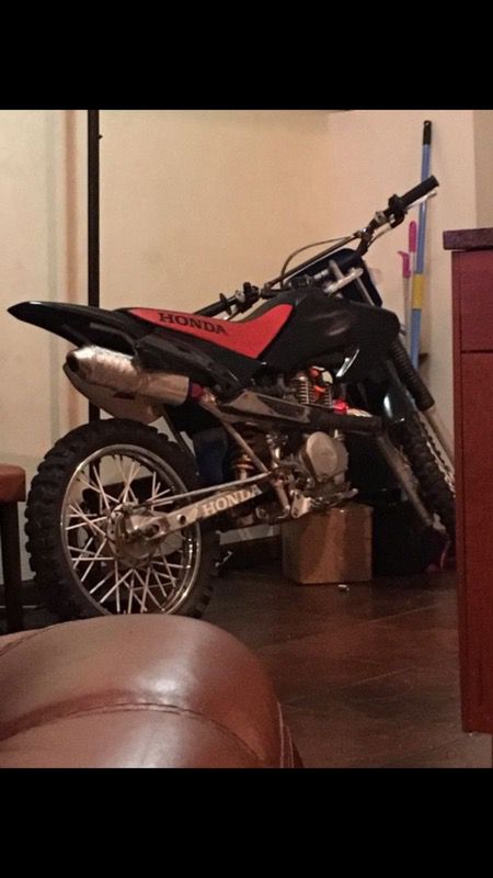 2003 HONDA xr100r 4 shtroke dirt bike very clean very well maintained DONT HIT ME UP WITH OUT 1500 NO TRADES !!!!!!!!!