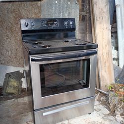ELECTRIC STOVE STAINLESS STEEL WITH BLACK WORKING EXCELLENT JUST LIKE NEW PRICE $300 DOLLARS PICKUP ONLY WITH 6 MONTHS WARRANTY OVEN WORKS ALSO WE WIL