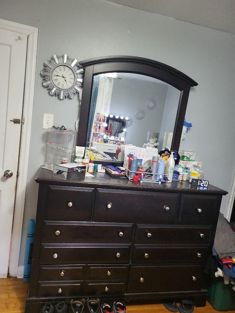 Dresser & Mirror