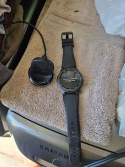 Samsung Galaxy Gear S3 Watch with Charging Dock