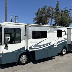 2004 Winnebago Journey Diesel Pusher Two Slide Out