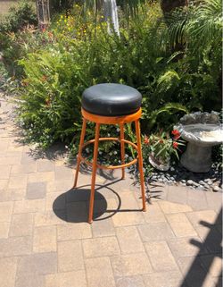 Adjustable Garage Stool (Non Swivel)