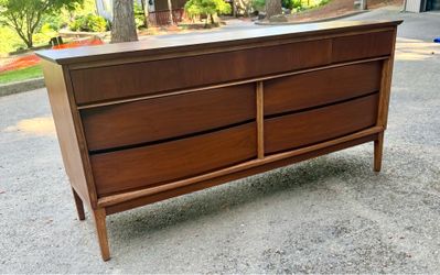 Dixie Mid Century Modern Walnut Credenza / Dresser