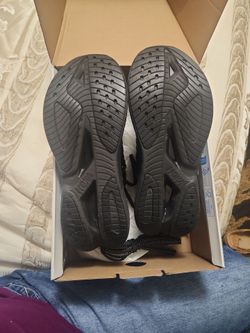 BLACK U MACH X CAGED HOKA ONE