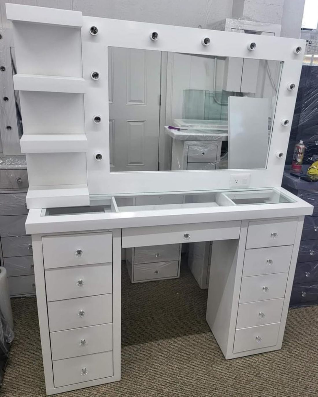 Vanity set With Shelf