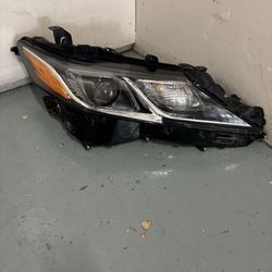 2018-2023 TOYOTA CAMRY HEADLIGHT LED OEM Right Passenger Side