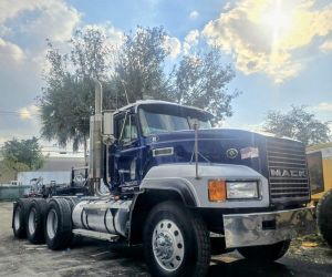 1999 MACK CL DAYCAB TRI-AXLE WITH WET LINE KIT & DOUBLE FRAME