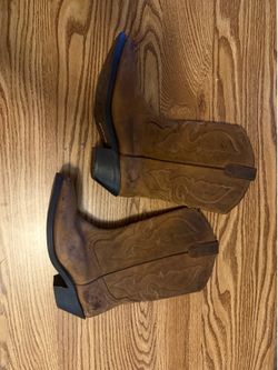 Women’s size 8.5 Shyanne boots