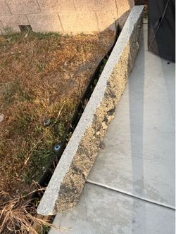 Free long irregular block of cement