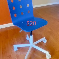 Kids Revolving Chair With Cushion