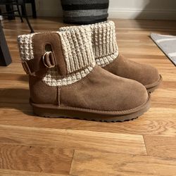 UGGS Classic Solene Mini Size 8
