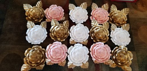 Paper flowers and paper roses. Flores de papel