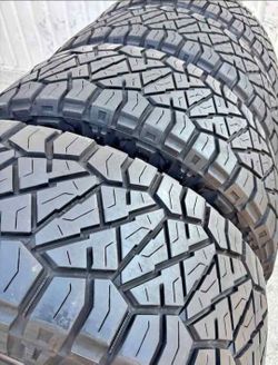 275 70 18 Nitto tires Con 80% de Vida Las 4