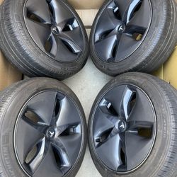 Set of 2023 Tesla Model 3 18” Wheels Rims Aero Caps 235/45R18 Michelin Tires Bluetooth TPMS Nice Set! Ready To Use! Used set some scratches AS-IS