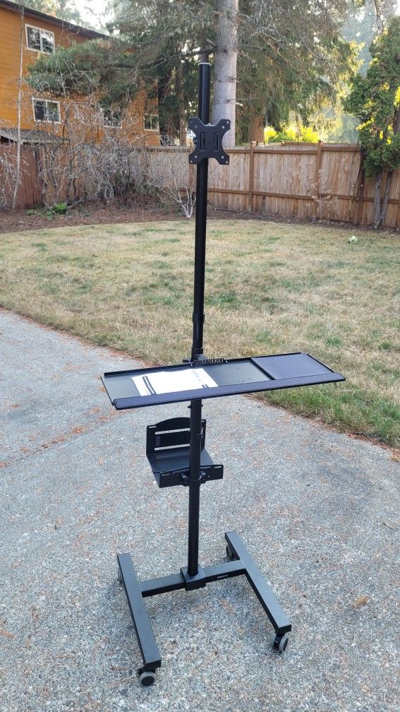 Mobile Cart
With Monitor
Mount and
CPU Holder 