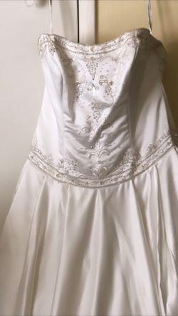 Never worn wedding dress.