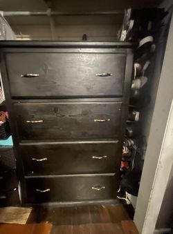 4 drawer Dresser