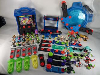 Akedo Ultimate Arcade Warriors Lot Of 41 Figures, 26 Controllers, 2 Battle Arena w/ Arcade Carry Case