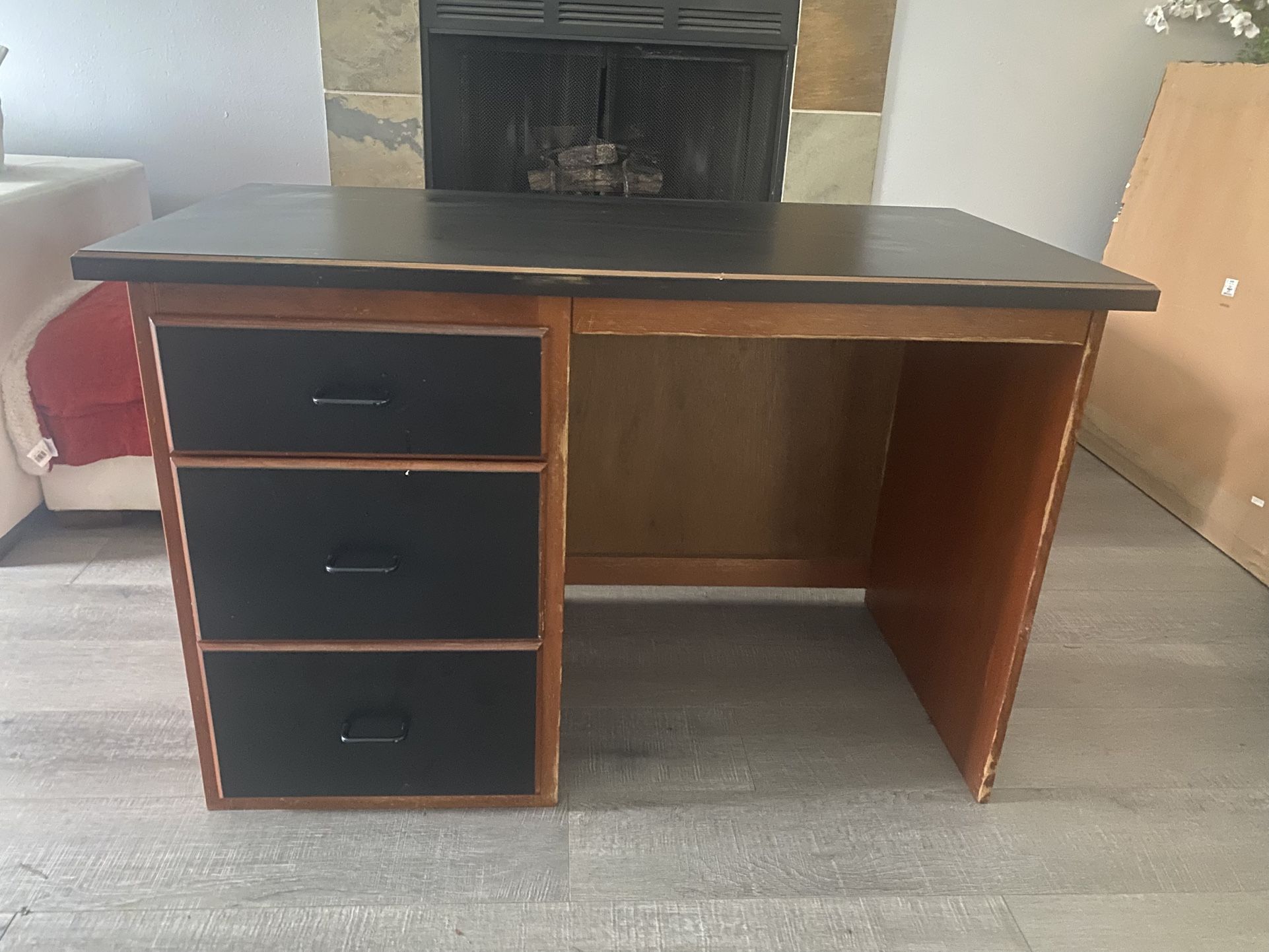 Solid Wood Desk 46’L X24’w 3 Drawer