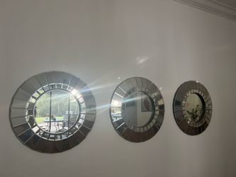 Set of 3 Round Decorative Wall Mirrors