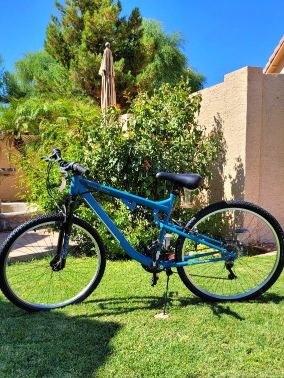 NEW 27.5 in. OZONE 500 EXHILARATE MT BIKE