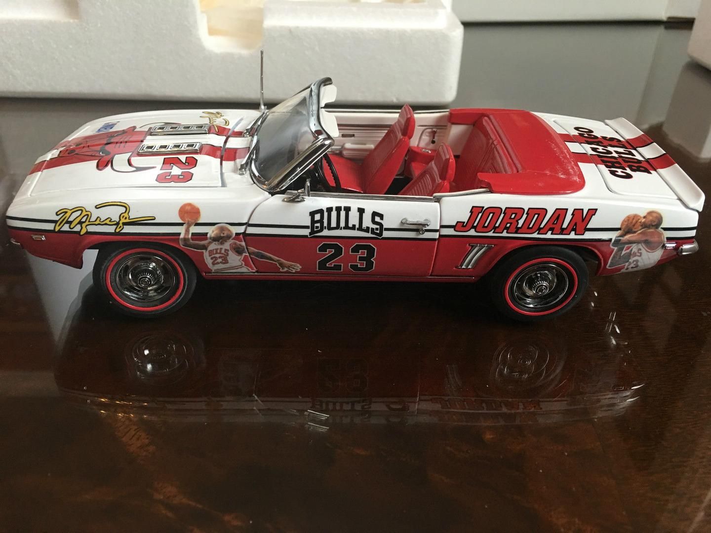Danbury Mint Upper Deck 1969 Chevy Camaro 1:24 Michael Jordan Parade Car Box