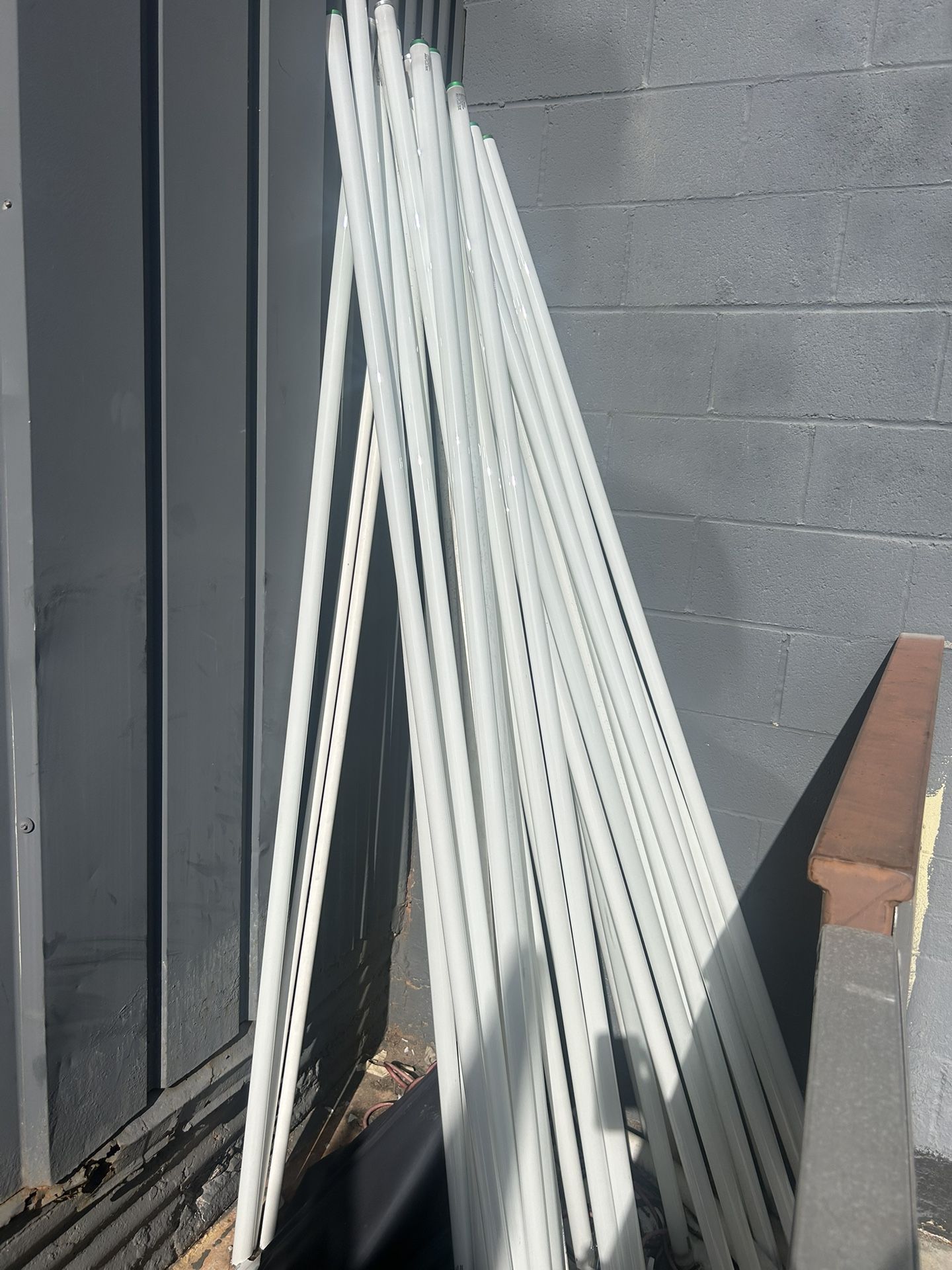 FREE USED FLUORESCENT LIGHT BULBS