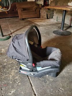 Graco baby car seat