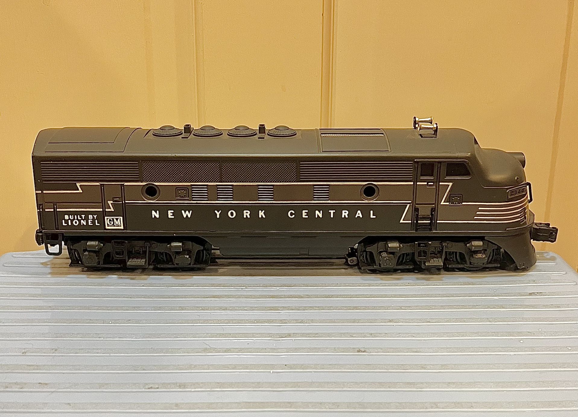 One Lionel 2344 New York Central F3 A Diesel Locomotive - $250 (Smithtown)
