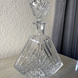 Cut Crystal Decanter with Stopper – Elegant Barware