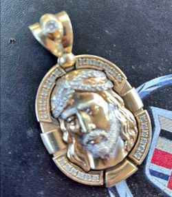 Religious Medallion 27 diamonds 10 ka