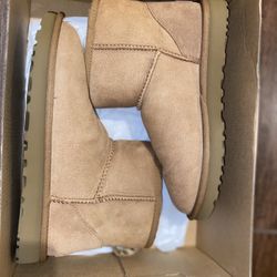 Uggs Boots- CLASSIC MINI II 