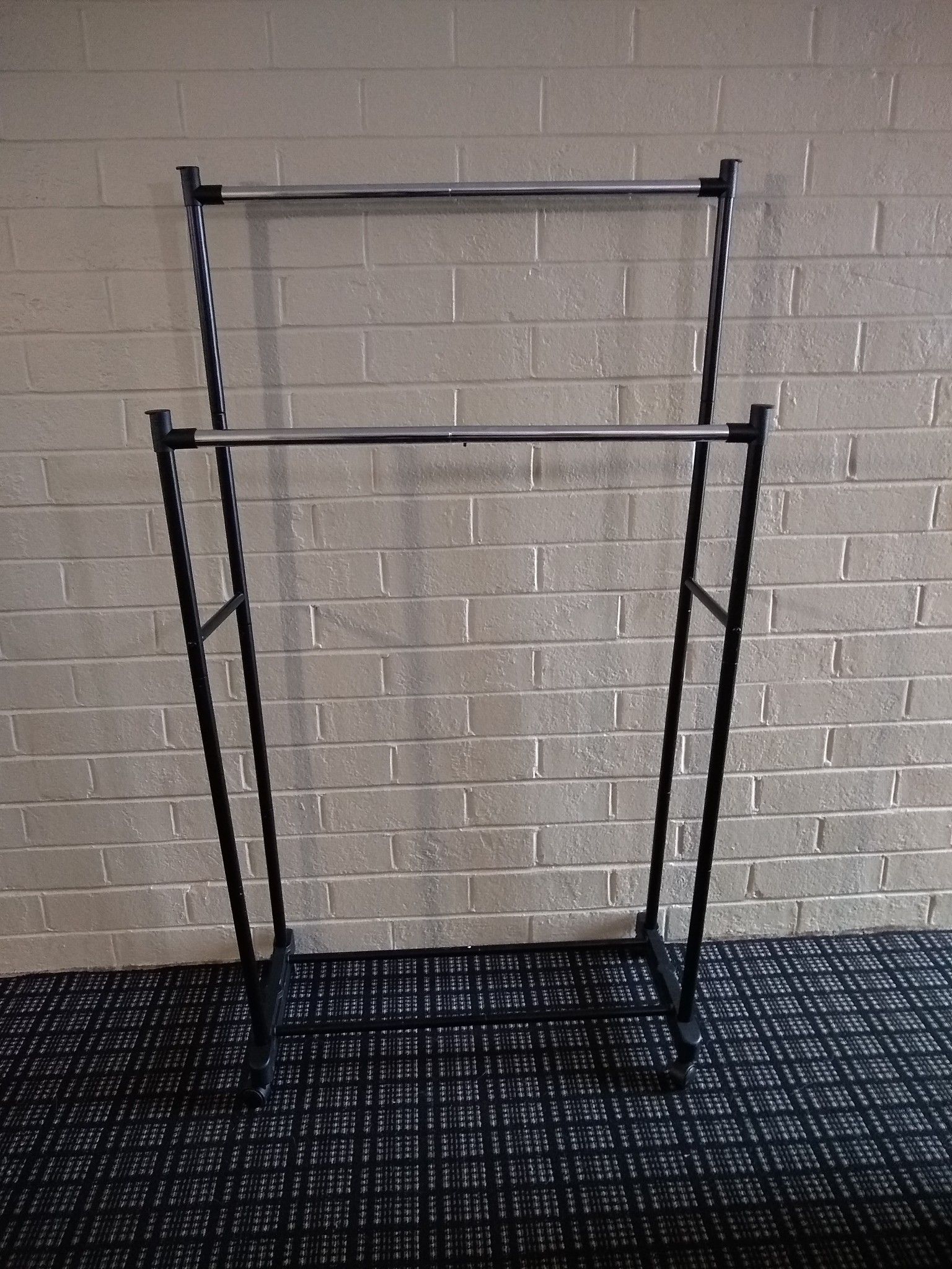 Double rod portable clothing hanging rack